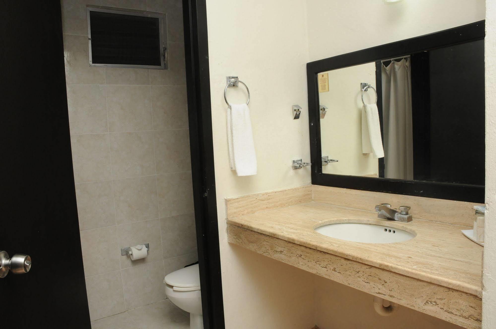 Hotel Marlon Chetumal Bagian luar foto